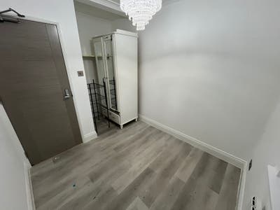 🚇 UB6 Double Room | Great Transport Links Main Photo