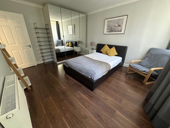 Large Rooms in Outstanding friendly flat Main Photo