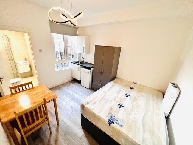 🏠✨En-Suite Room  to Let in Willesden Green   Main Photo