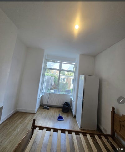 Double Room in Barking  Main Photo