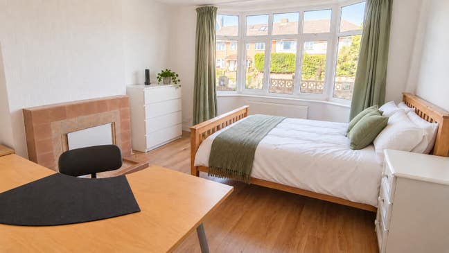 All Bills inc | 4 Doubles + Lounge | Filton BS34 Main Photo