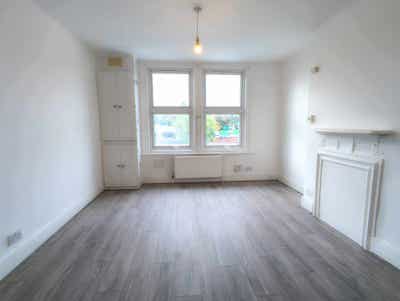Renovated, Cosy Studio in Palmers Green Main Photo