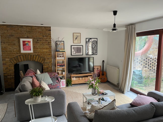 Bright room in large house in Angel Main Photo