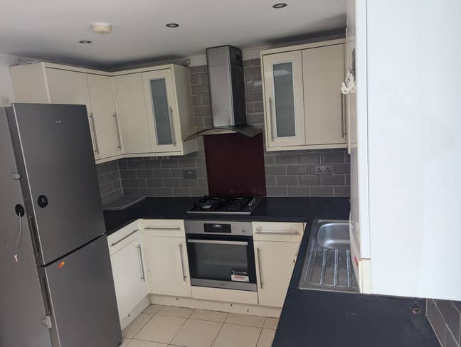 Double Bed with Ensuite Toilet &  Garden Access Main Photo
