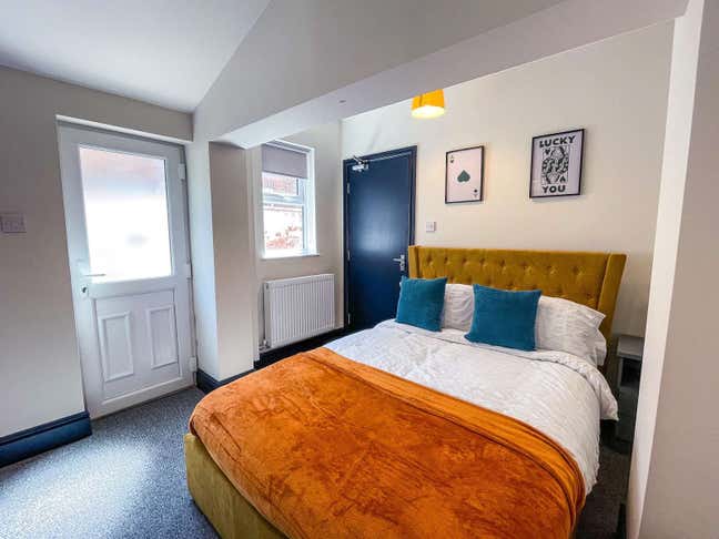 🏡 Room 3 – Furnished En-Suite Double Room to Rent Main Photo