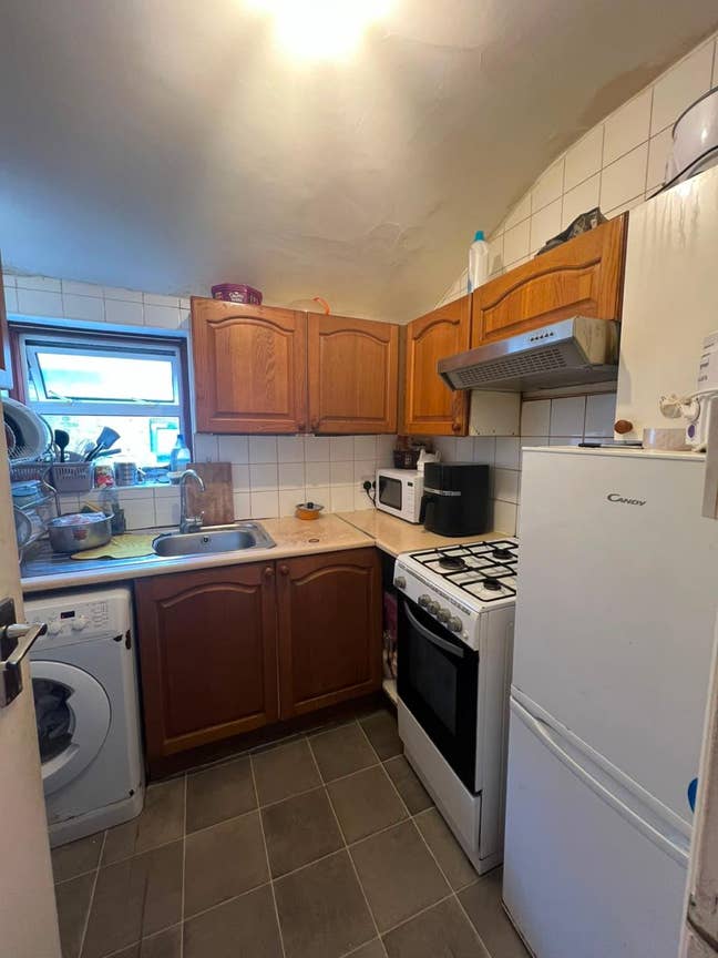 🏡 Spacious Double Room Available – E12  Main Photo
