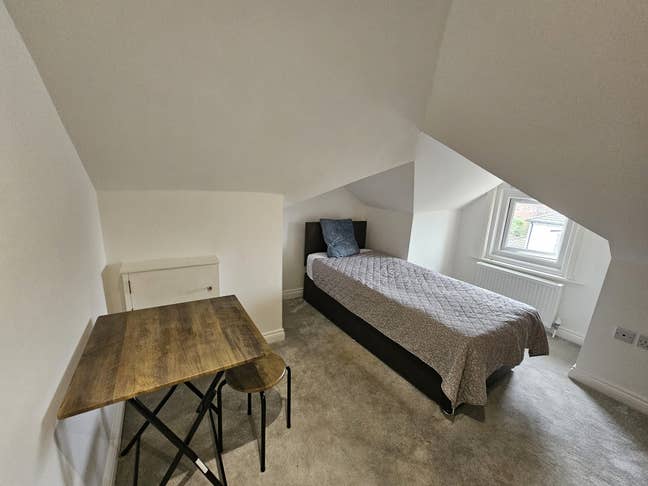Cosy attic room in a nice house Main Photo