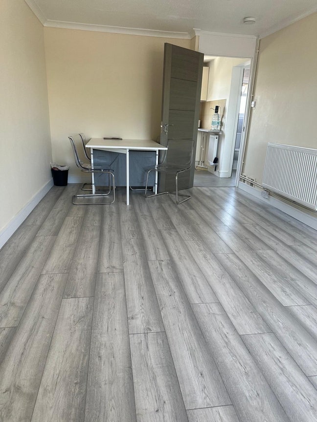 Newly refurbished Room to Let - Langley SL3  Main Photo