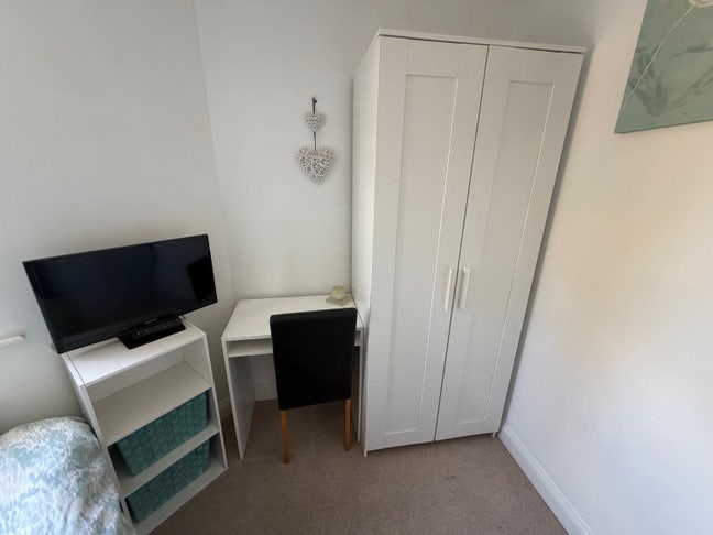 Room near stoke Mandeville hosp and Aylesbury Main Photo