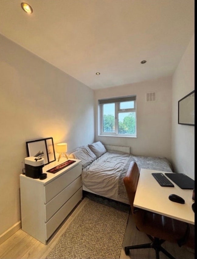 Double Room - 5 min walk to tube Main Photo