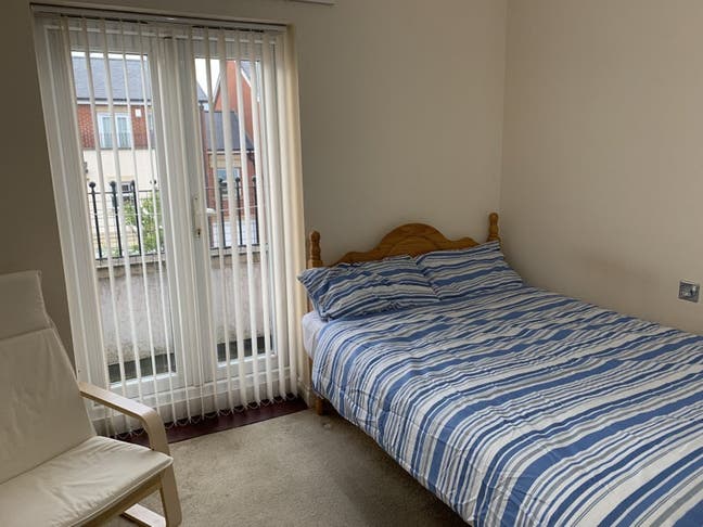 Superb Double En Suite Room in Professional House Main Photo