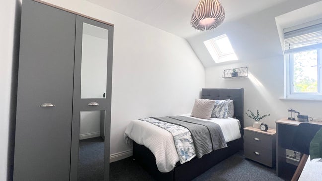  Double Ensuite | Next to Whh | Deposit Free Main Photo
