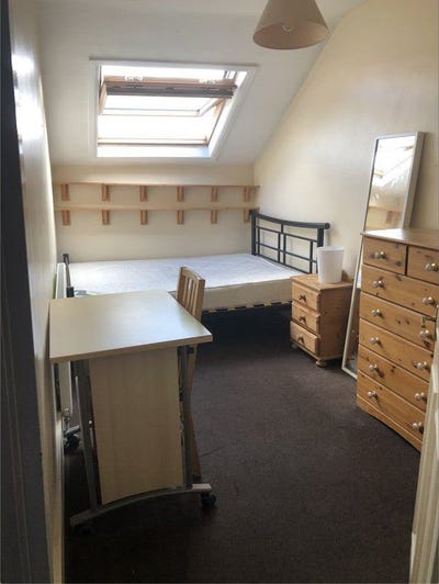 Double Bedroom in Friendly Flat Share (: Main Photo