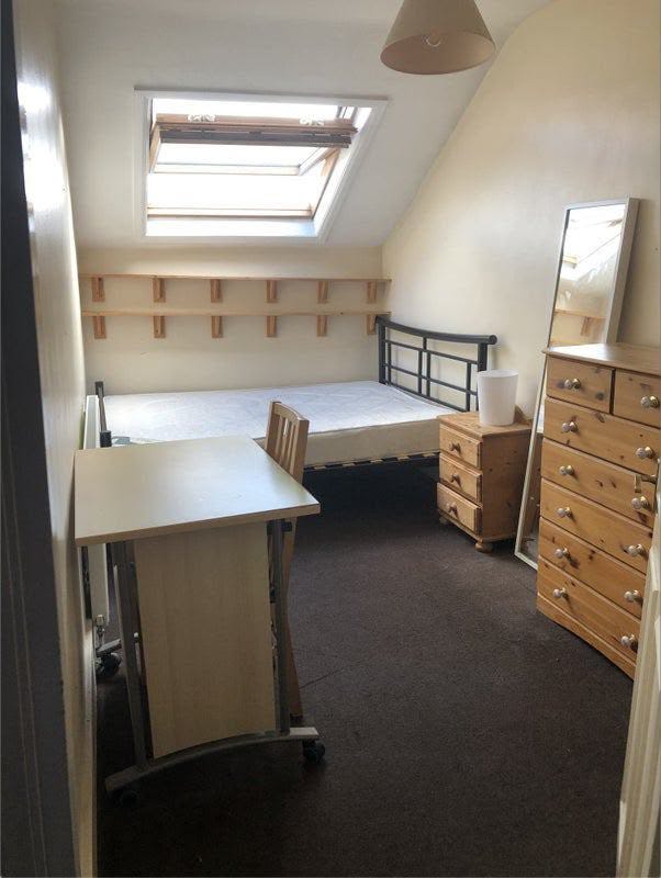 Double Bedroom in Friendly Flat Share (: Main Photo