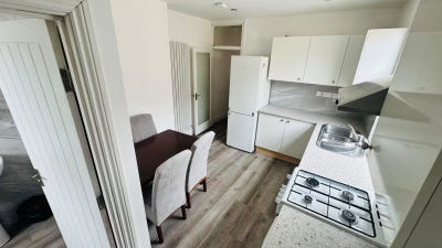 🏡 Entire 3-Bedroom Apartment Available Main Photo