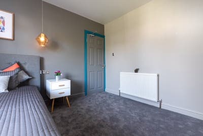 Garden facing Double bedroom with its own bathroom Main Photo