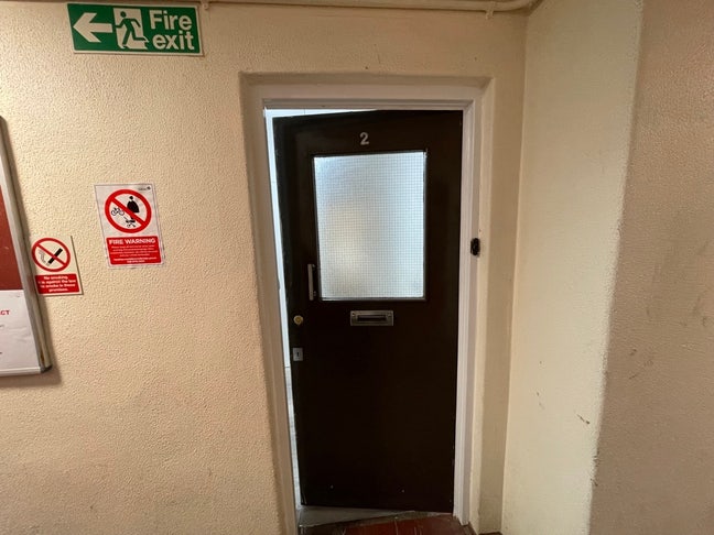 Newly decorated 2 bed Flat Main Photo