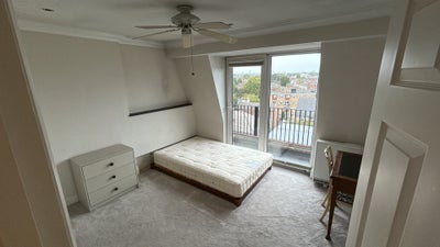 Double Room in Penthouse Main Photo