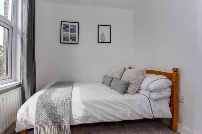 Double Room - West Ealing Main Photo