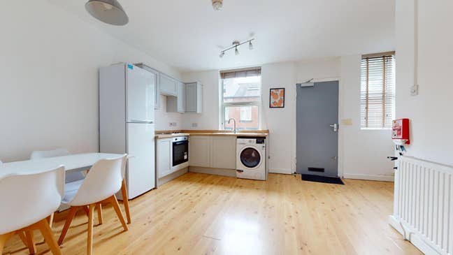 2 Bedroom Modern Apartment  Main Photo