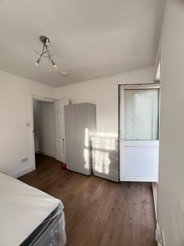 Beautiful rooms on East ham/barking Rd junction Main Photo