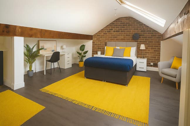 ✨Attic - Sharing bathroom & kitchen w/ 2 others✨ Main Photo