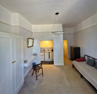 Heart of Chiswick studio avail for 1 person Main Photo