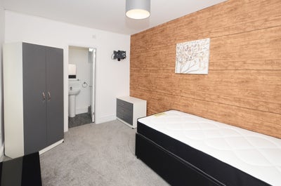 Double ensuite room at 59 Bedford Street Main Photo