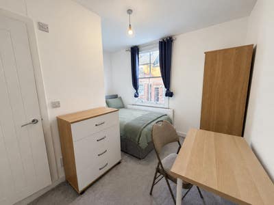 3 Bed, All En-Suite Rooms, S10 near Uni of Main Photo