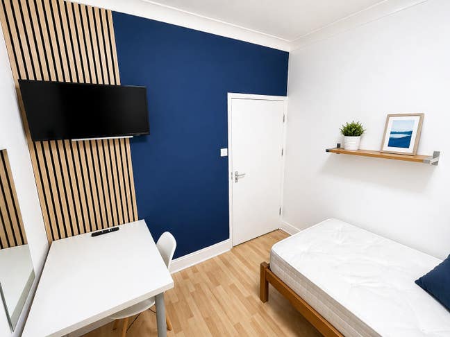 Bright & Spacious Single Room in Shared House Main Photo