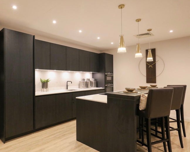 Beautiful En-Suite Room – Large Kitchen, Living Sp Main Photo