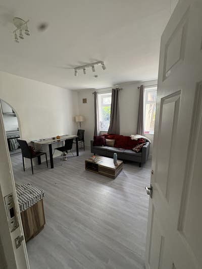 &pound;775/month – Fully Furnished Double Room – 5 Min W Main Photo