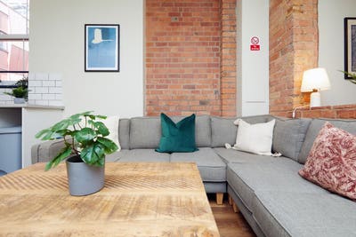 7 bed flat, Leicester LE2  Main Photo