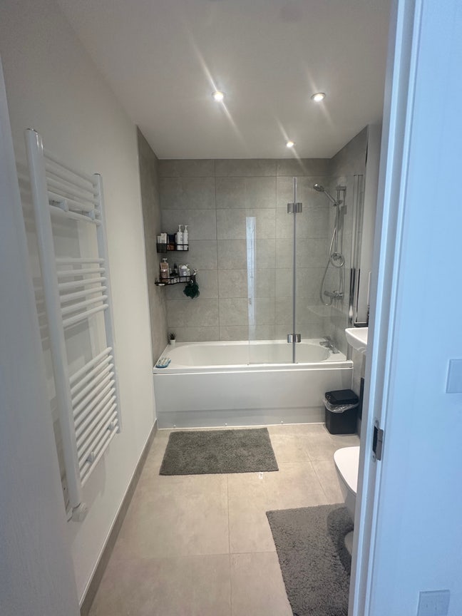 Private Room Available-Hayes Main Photo