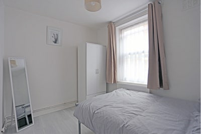 **Newly Refurbished Double Bedroom Bethnal Green** Main Photo