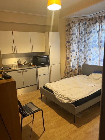 Very well presented ensuite Studios - Town centre Main Photo