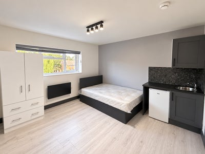 DSS-Studio Flat Available in Stanmore Harrow HA7 Main Photo