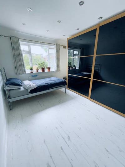 🏡 2 Large Double Rooms Available in Northwood HA6 Main Photo