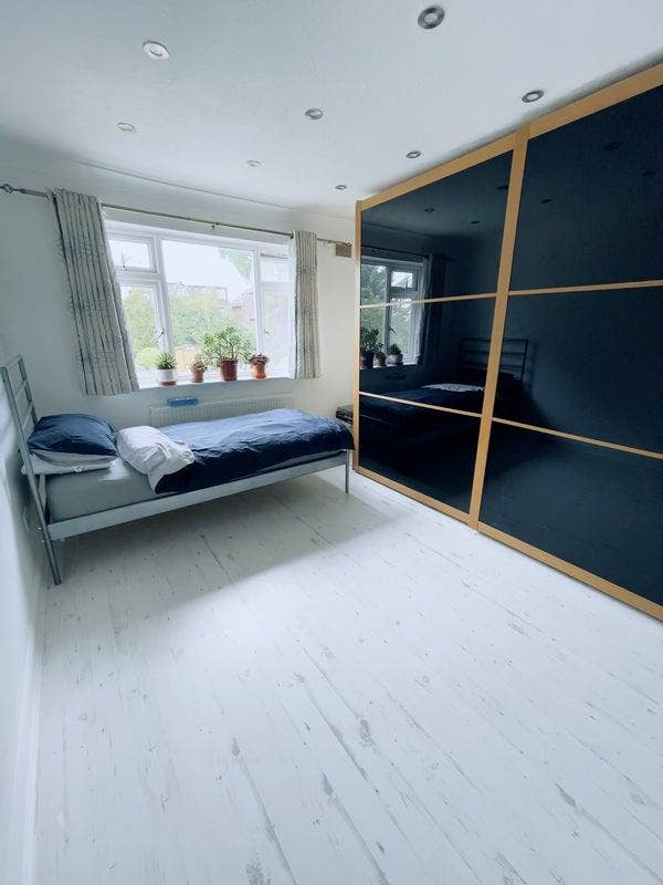 🏡 2 Large Double Rooms Available in Northwood HA6 Main Photo