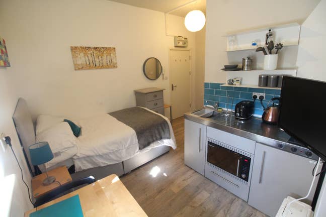 Studio to Rent - Water & Wifi Included Main Photo
