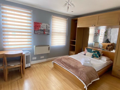 Furnished 1-Bedroom Central London  Main Photo