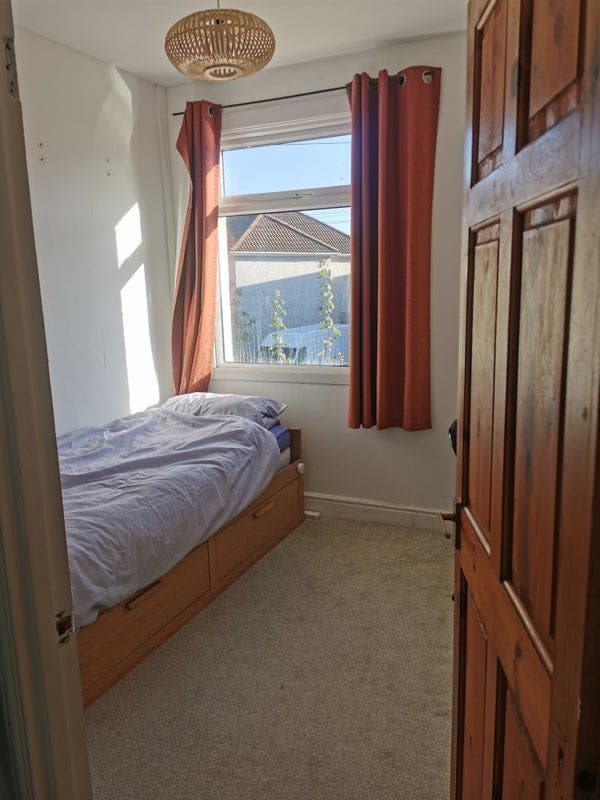 Single Bed Riverside House– Short Let (1-3months) Main Photo