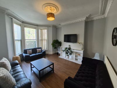 🏡 Lipson Road Professional & NHS House Share Main Photo