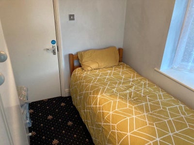 Single room in slough  Main Photo