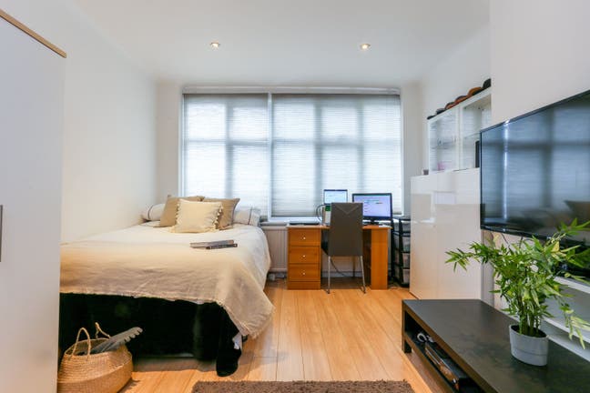 Good Sized Double Room Nr Hanger Lane Main Photo