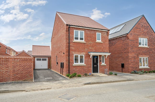 3 bedroom house in Bourne for &pound;900 Exc Bills Main Photo