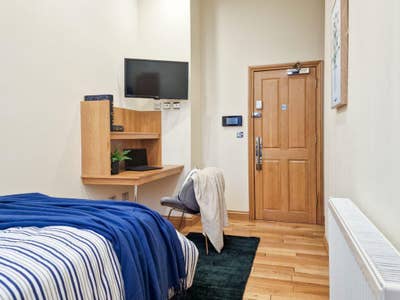 &pound;89pw Executive En- suite- Student Takeover Main Photo