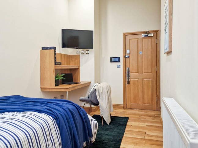 &pound;89pw Executive En- suite- Student Takeover Main Photo