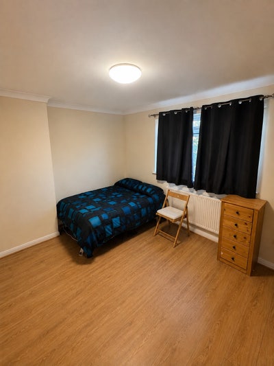 Double Room – Female Sharing – &pound;375 pcm – Surbiton Main Photo