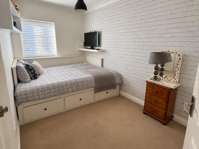 Double Bedroom - private bathroom including Bills Main Photo